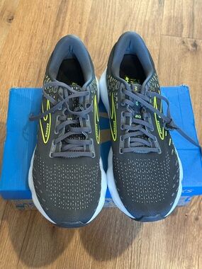 Brooks Men's Gray and Neon Yellow Running Sneakers, New, M 9.5